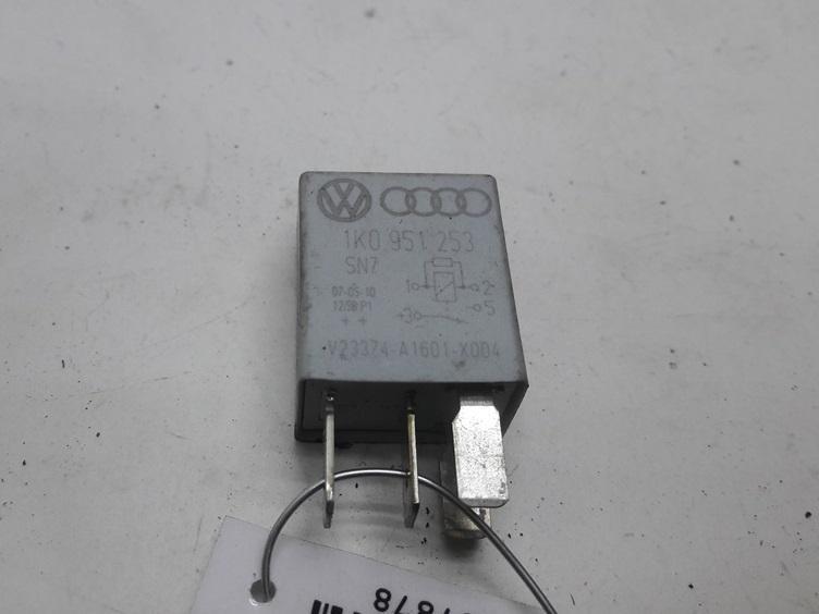 реле (прочие) Skoda Fabia mk2 (5J) 2007, 1.2 л., бензин, МКПП, красный, хетчбэк 5 дв., 1K0951253