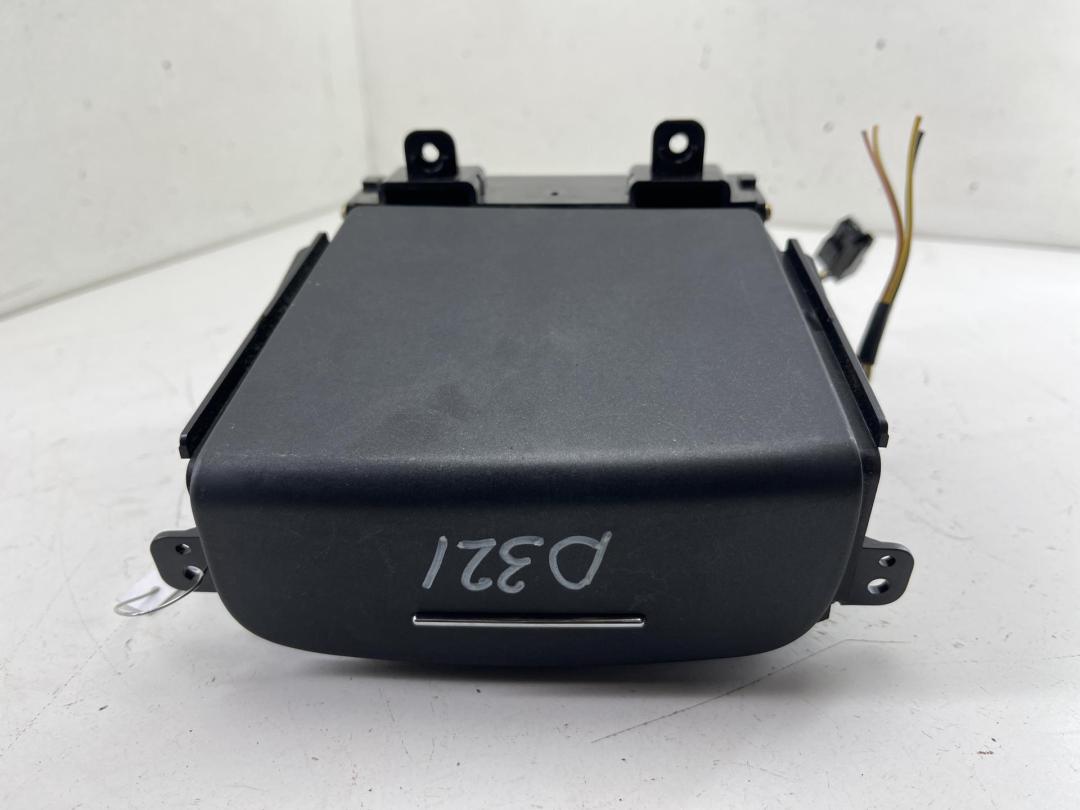 пепельница Kia Magentis 2003, 2.0 л., бензин, МКПП, серый, седан, 84550-3C010