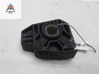 кронштейн радиатора Volkswagen Golf 4 поколение 1998, 1.4 л., бензин, МКПП, чёрный, хетчбэк 5 дв., 1J0806155