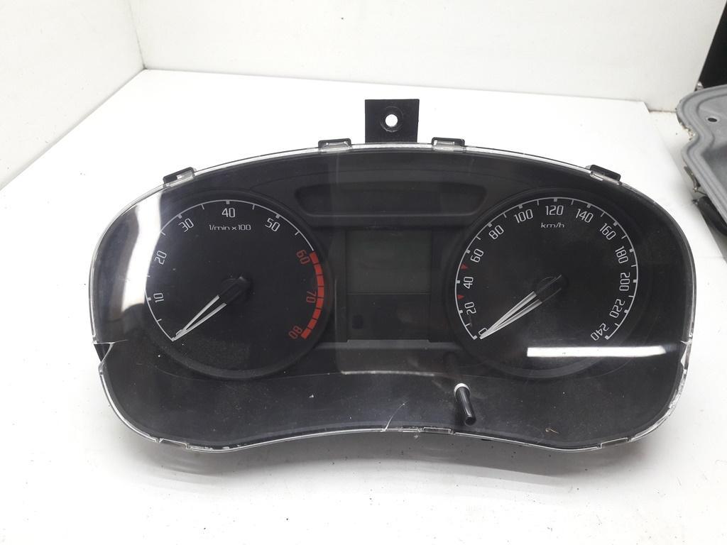 приборная панель Skoda Fabia mk2 (5J) 2007, 1.2 л., бензин, МКПП, красный, хетчбэк 5 дв., 5J0920800B