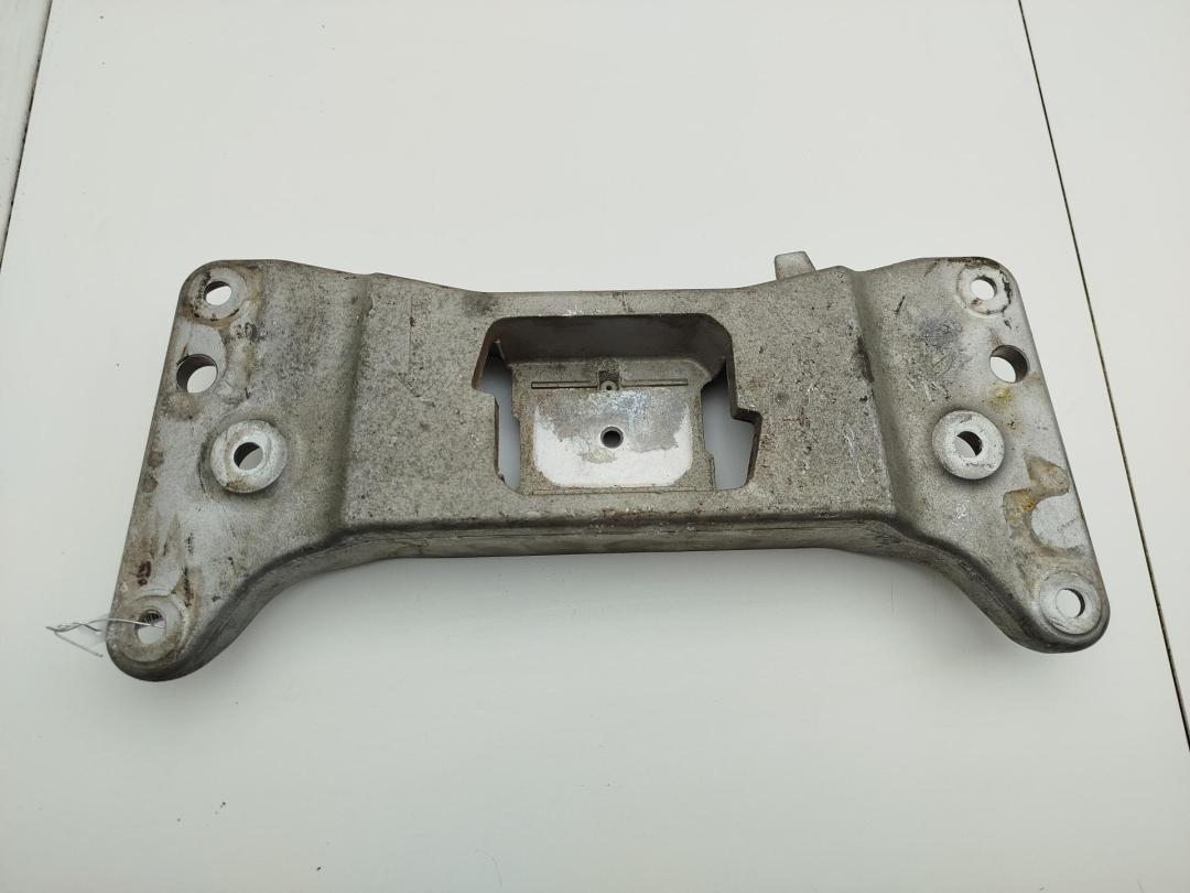 кронштейн КПП BMW 7 F01/F02 2012, 3.0 л., гибрид, АКПП, серый, седан, 6777613