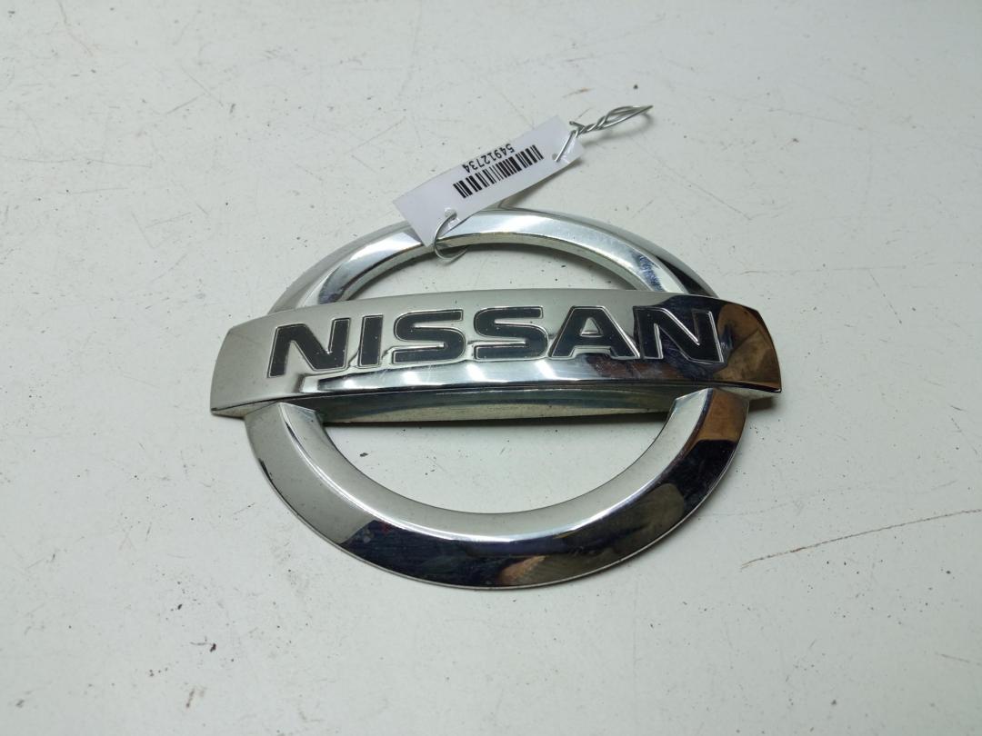 эмблема Nissan Tiida 2007, 1.6 л., бензин, МКПП, синий, хетчбэк 5 дв., 90890EM30A