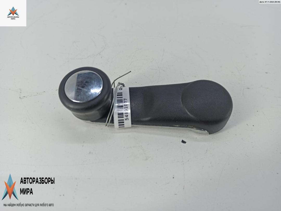 ручка стеклоподъемника Audi A4 B5 1995, 1.8 л., бензин, МКПП, синий, седан, 443837581 - фото №1