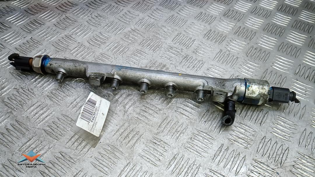 топливная рампа Skoda Rapid 1 поколение 2015, 1.6 л., дизель, МКПП, хетчбэк 5 дв., 03L130089B - фото №1