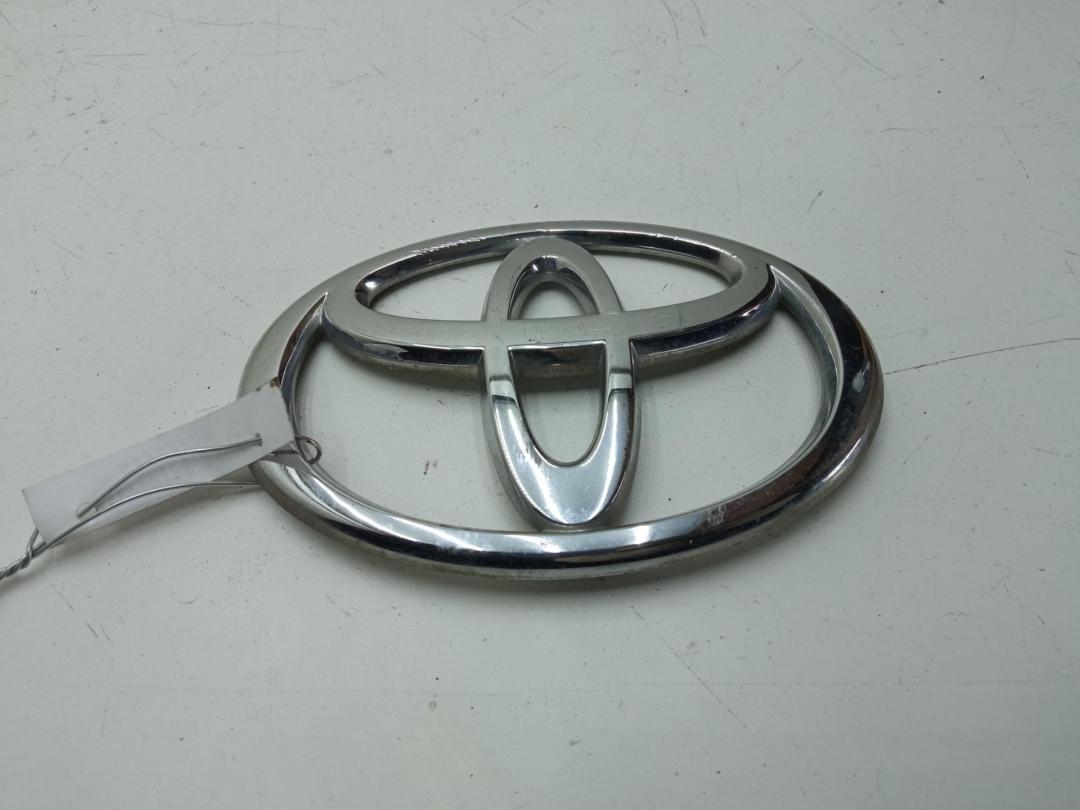 эмблема Toyota Avensis 2005, 2.0 л., дизель, МКПП, серый, универсал, 75431-05050