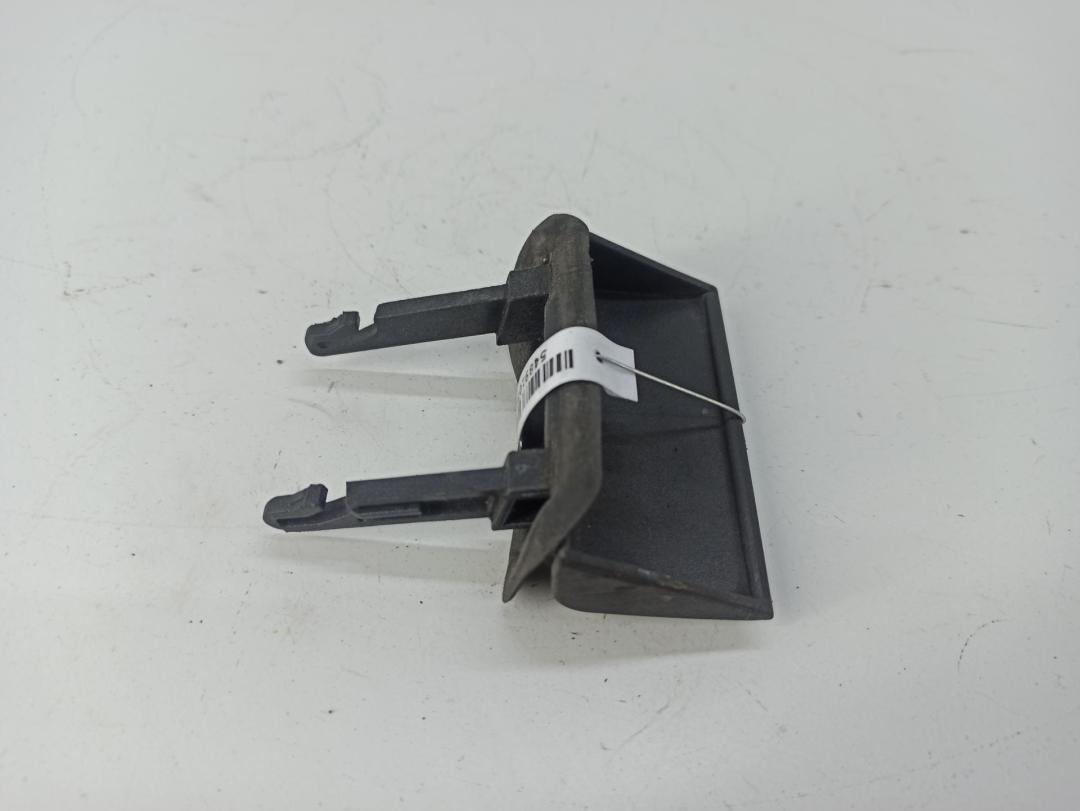 кнопка открытия багажника Audi A6 4B/C5 2000, 2.5 л., дизель, АКПП, серый, универсал, 4B0827777B - фото №1
