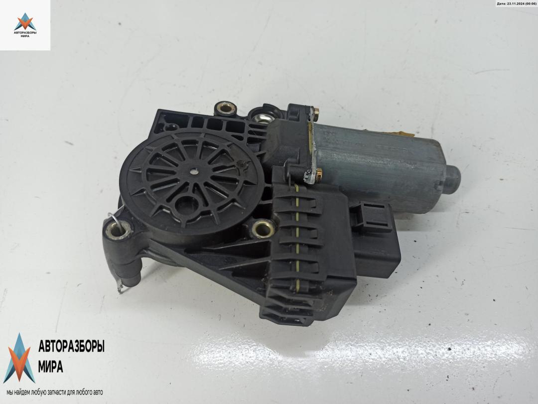 моторчик стеклоподъемника передний правый Audi A6 4B/C5 2000, 2.5 л., дизель, АКПП, серый, универсал, 4B0959802D - фото №1