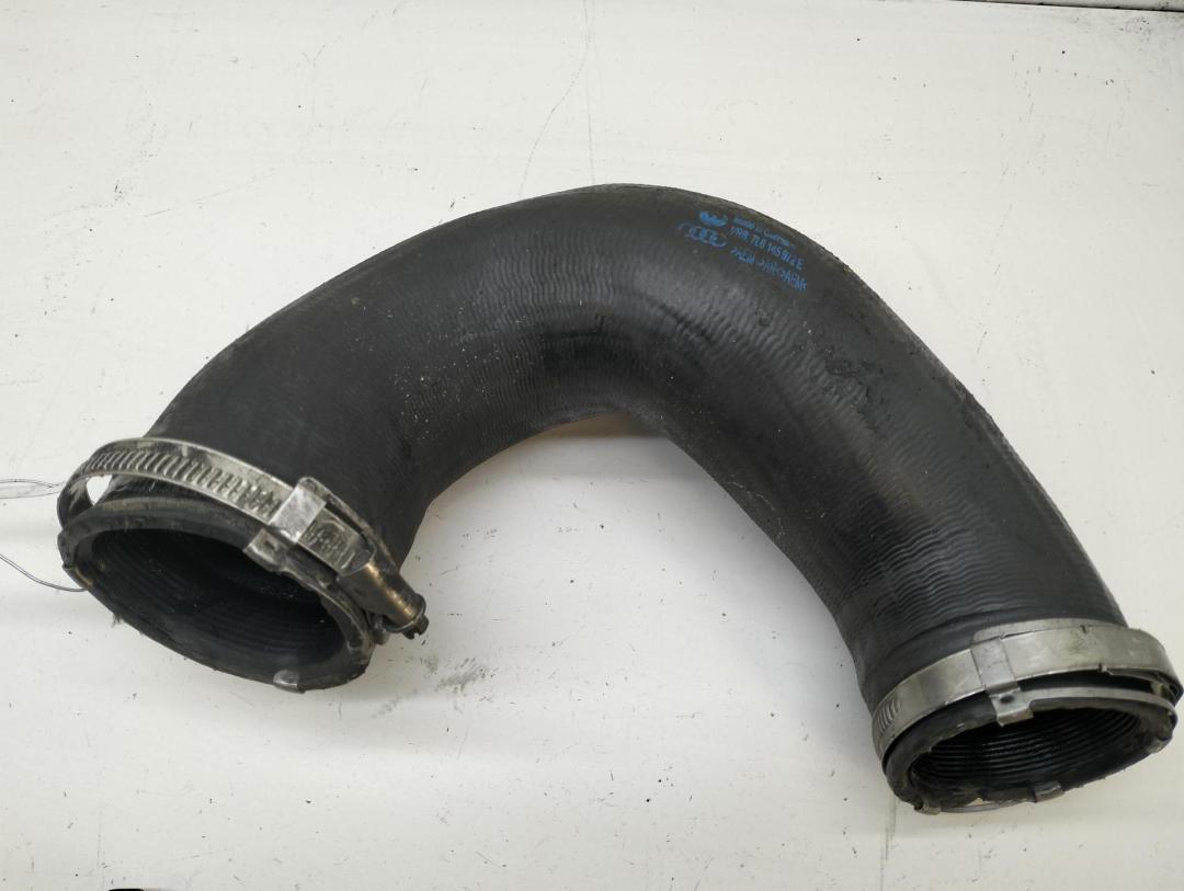 патрубок интеркулера Volkswagen Touareg 2007, 3.0 л., дизель, АКПП, чёрный, внедорожник 5 дв., 7L6145972E