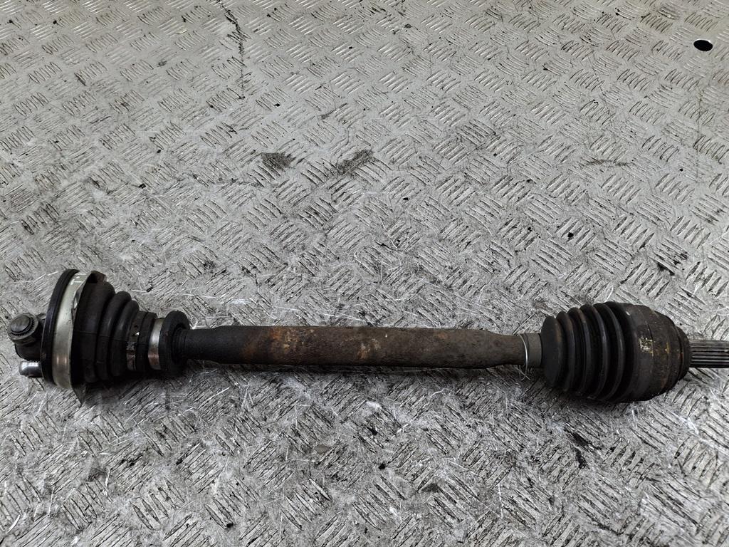 полуось передняя левая (приводной вал, ШРУС) Dacia (Renault) Logan I 2009, 1.4 л., бензин, МКПП, красный, универсал - фото №1