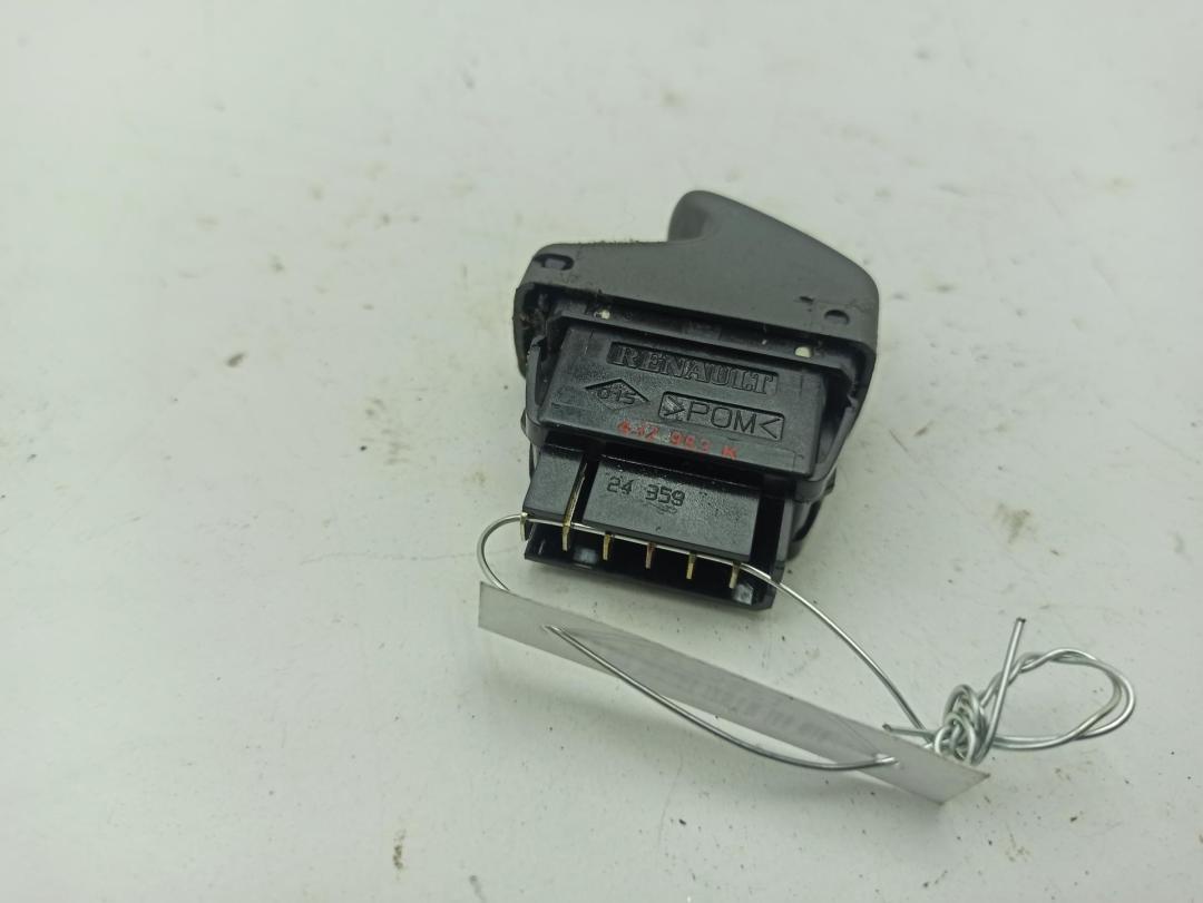 кнопка стеклоподъемника переднего правого Renault Scenic I 2001, 1.6 л., бензин, МКПП, серый, минивэн, 432963