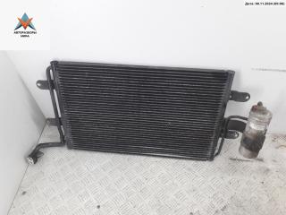 радиатор кондиционера Volkswagen Bora 1 поколение 2000, 1.6 л., бензин, МКПП, чёрный, седан, 1J0820411D