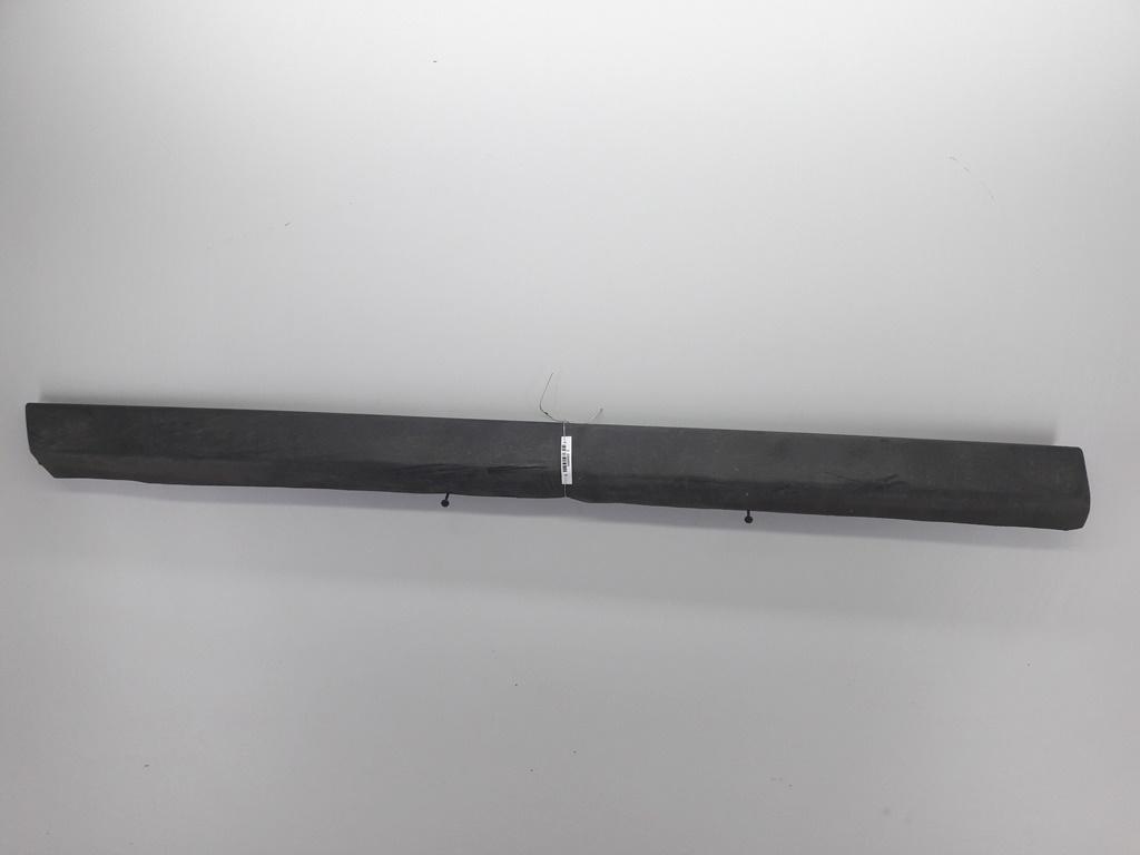 молдинг двери передней левой Volkswagen Passat B5 1998, 1.9 л., дизель, МКПП, красный, седан, 3B0854939B