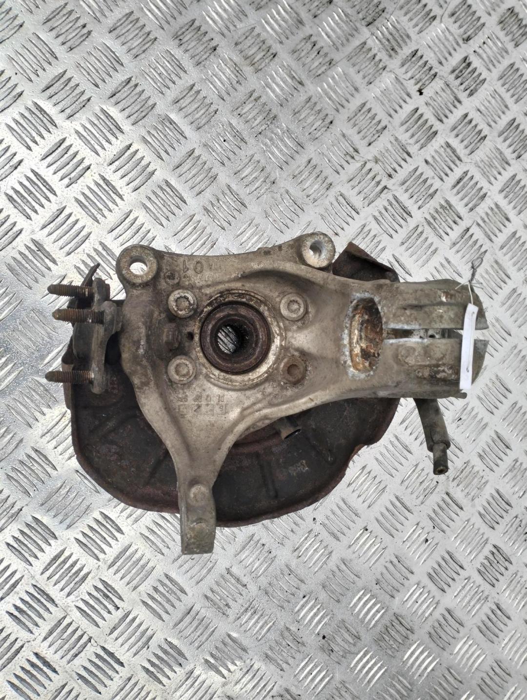 ступица передняя правая Volkswagen Passat B6 2007, 2.0 л., дизель, МКПП, чёрный, универсал, 3C0407254F