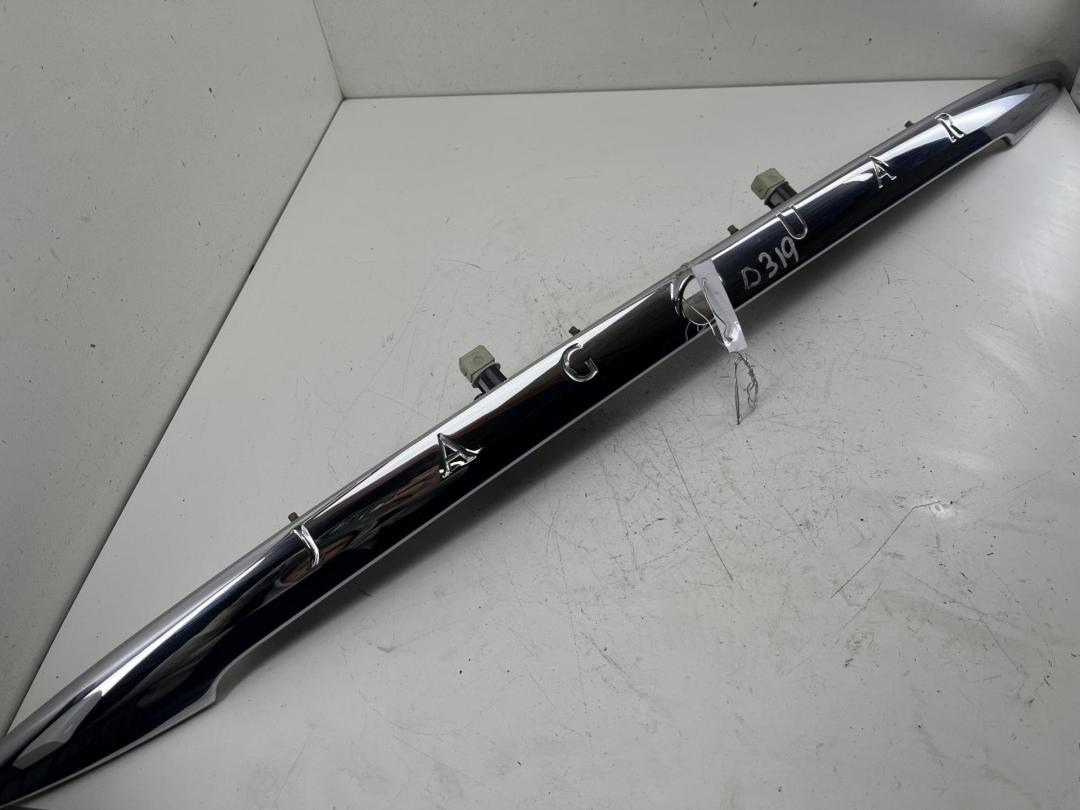 накладка подсветки номера Jaguar X-Type 1 поколение 2002, 2.0 л., бензин, МКПП, чёрный, седан, 1X43-13550-AD - фото №1
