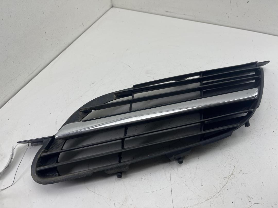 решетка радиатора Nissan Almera Tino 2002, чёрный, минивэн, 62332BU000