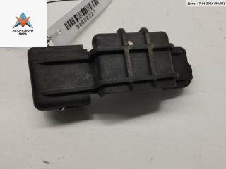 кронштейн радиатора Audi A6 4B/C5 [рестайлинг] 2003, 2.4 л., бензин, МКПП, серый, универсал, 8D0260427