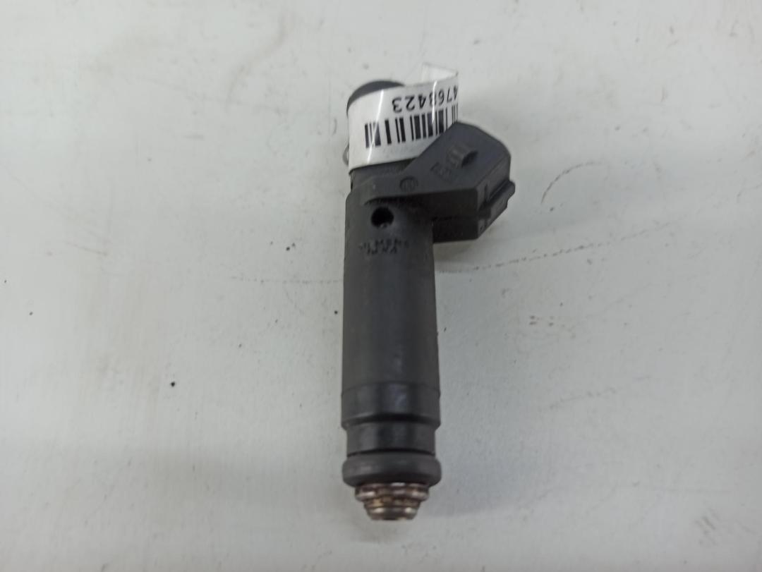 форсунка Audi A4 B5 2001, 1.6 л., бензин, МКПП, чёрный, универсал, 06B133551Q