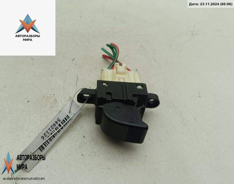 кнопка стеклоподъемника переднего правого Mazda 6 GG 2002, 2.0 л., бензин, МКПП, серый, седан, 3582E2N - фото №1