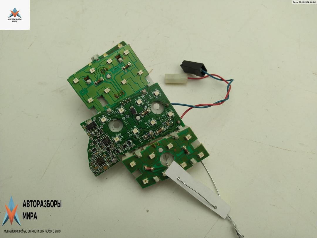 Плата фонаря заднего правого Mercedes-Benz E-Класс W211/S211 2004, 3.2 л., дизель, АКПП, чёрный, универсал, 2118200811 - фото №1