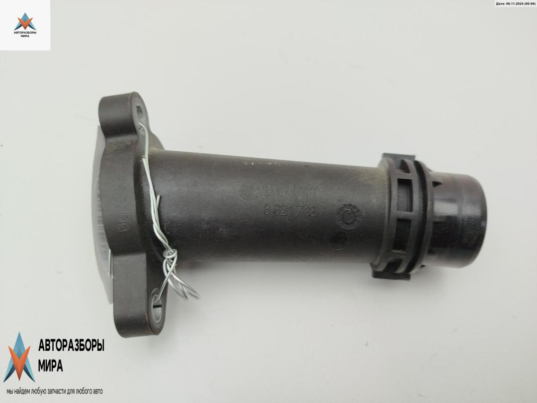 фланец (тройник) системы охлаждения BMW 2 Tourer F45/F46 2019, 1.5 л., гибрид, АКПП, чёрный, минивэн, 8621713 - фото №1