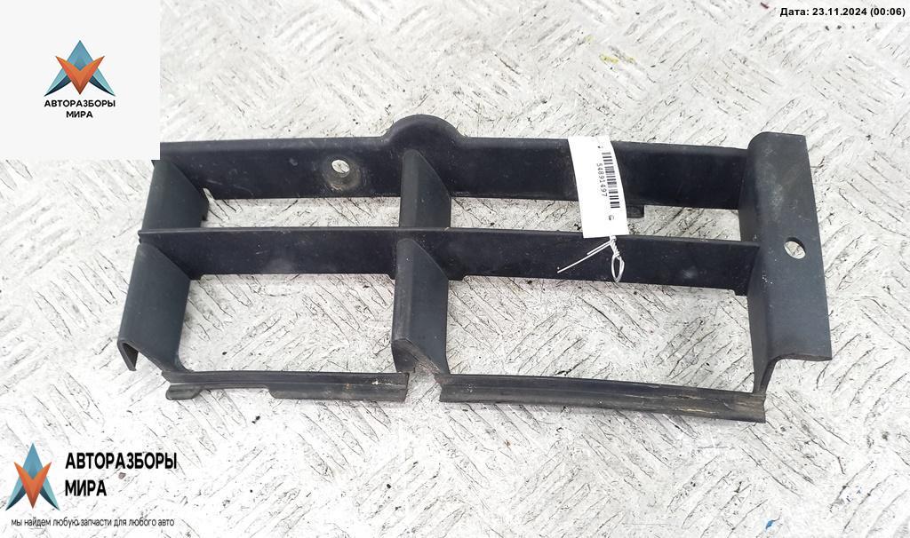 заглушка (решетка) в бампер BMW 5 серия E39 1997, 2.5 л., бензин, АКПП, серый, универсал, 8235673 - фото №1