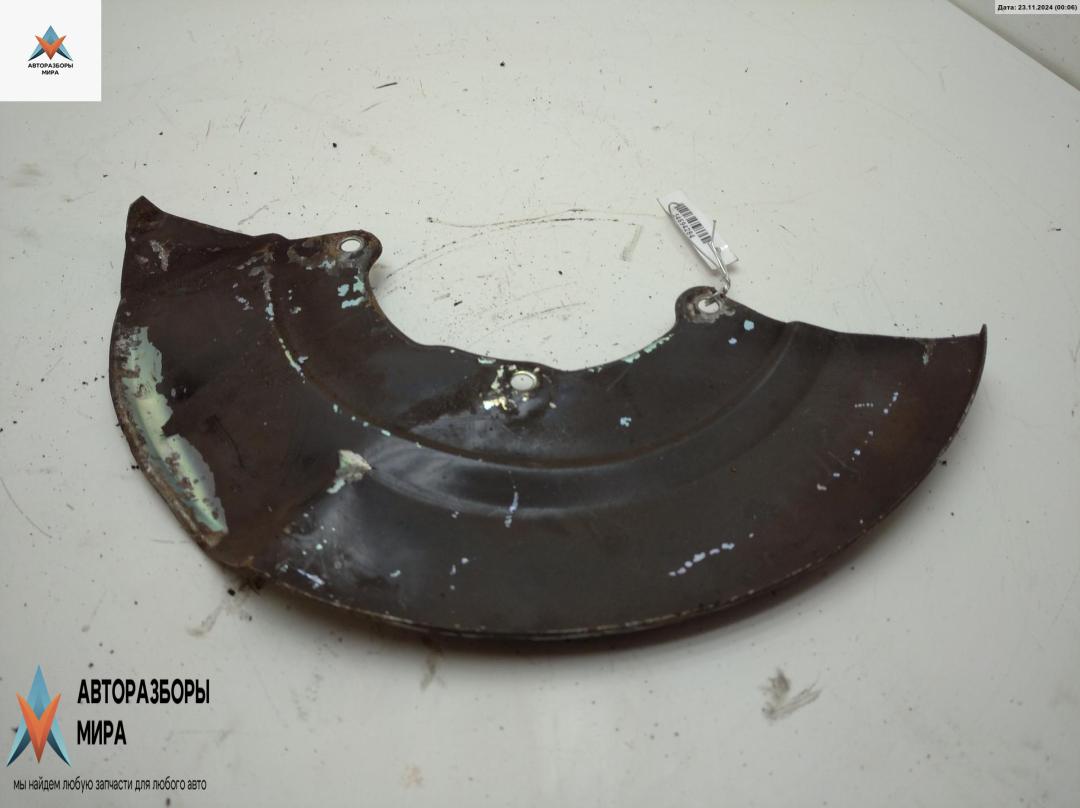 защитный кожух тормозного механизма Volkswagen Transporter T4 2000, 2.5 л., дизель, МКПП, чёрный, микроавтобус - фото №1