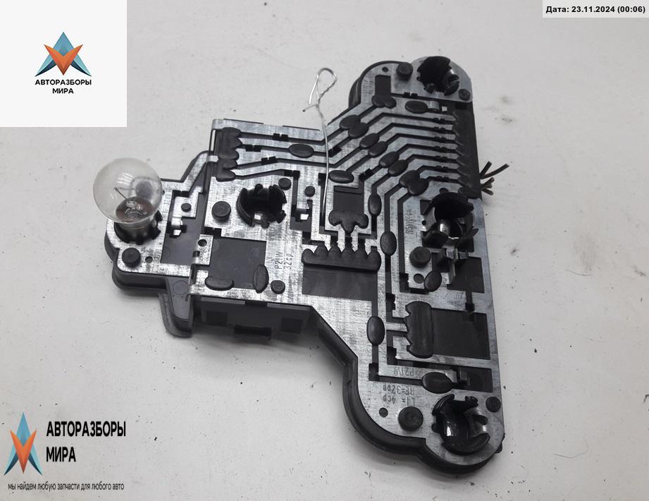 Плата фонаря заднего правого Volkswagen Golf 3 поколение 1993, 1.6 л., бензин, МКПП, синий, хетчбэк 5 дв., 1H6945257 - фото №1