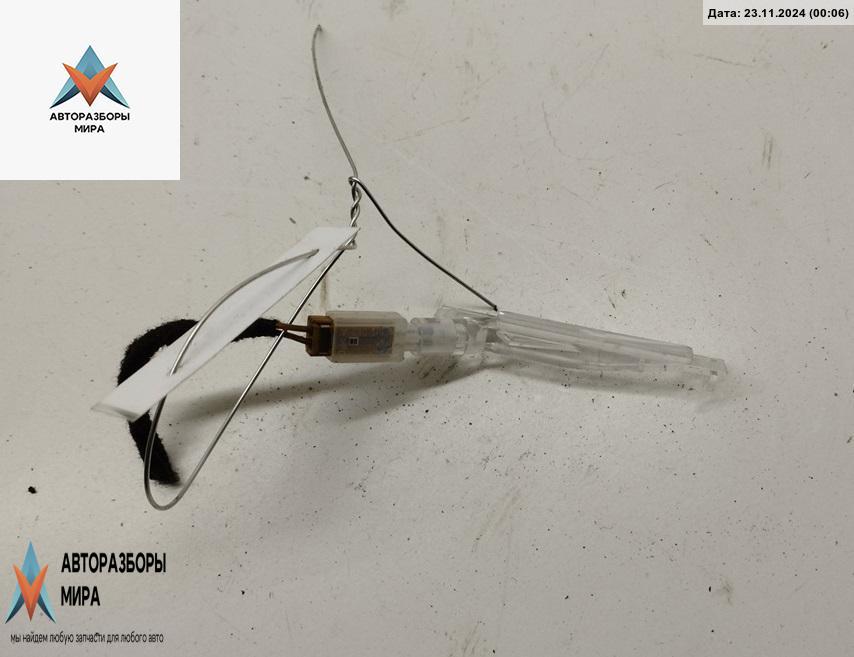 фонарь салона (плафон) Audi A6 4F/C6 2005, 2.7 л., дизель, МКПП, зелёный, универсал, 4D0919063A - фото №1