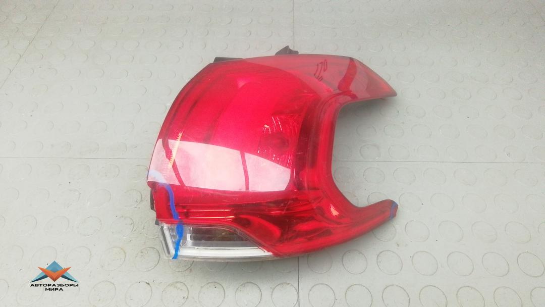 фонарь задний правый Peugeot 2008 1 поколение 2014, 1.6 л., бензин, МКПП, внедорожник 5 дв. - фото №1