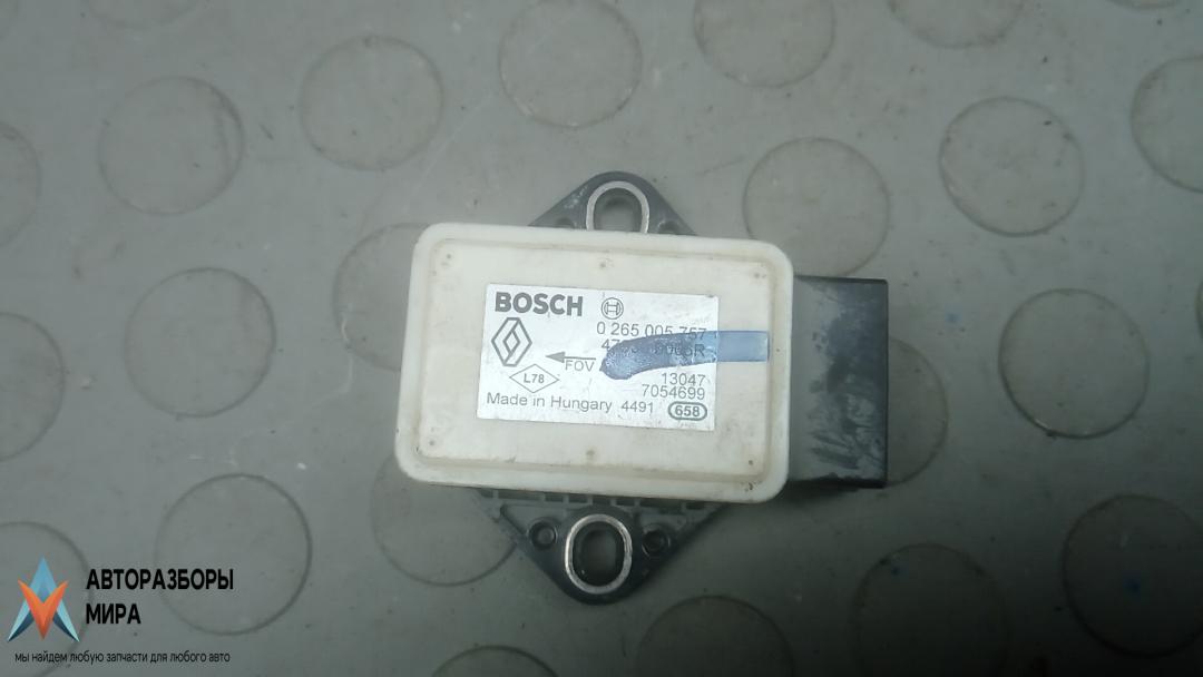 датчик ускорения Renault Master 3 поколение 2012, 2.3 л., дизель, МКПП, микроавтобус, 379300006R - фото №1