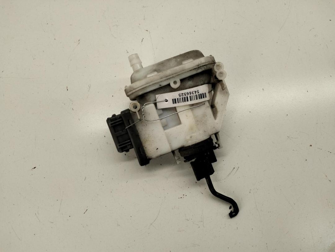 активатор (привод) замка двери Volkswagen Passat B4 1996, 2.0 л., бензин, МКПП, зелёный, универсал, 3A0862153B