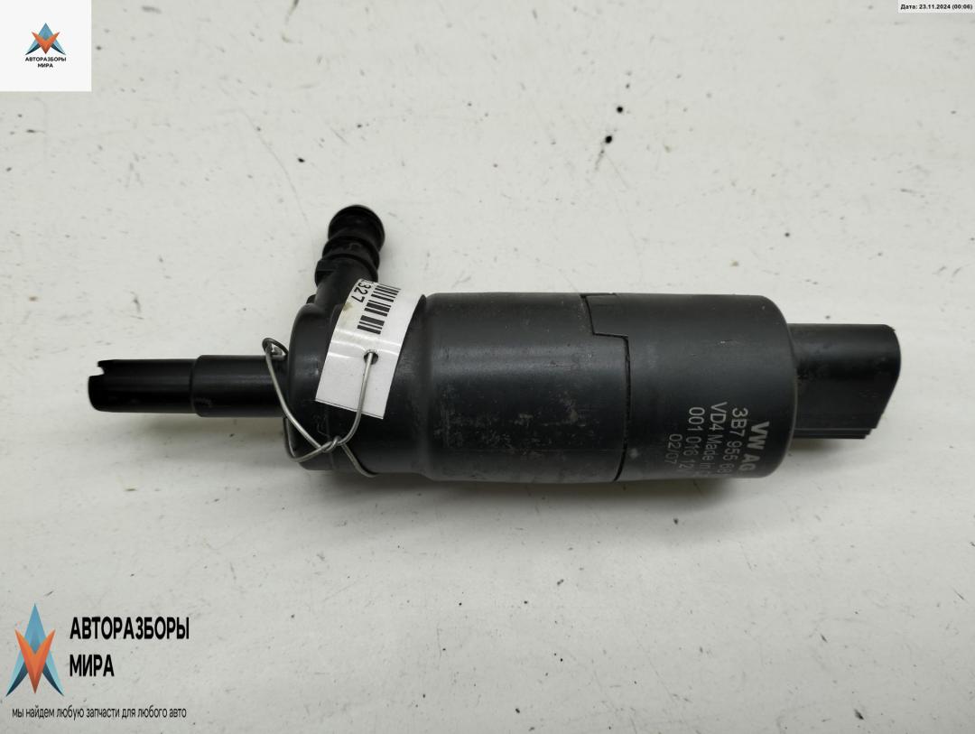 насос (моторчик) омывателя фар Volkswagen Passat B6 2007, чёрный, универсал, 3B7955681 - фото №1