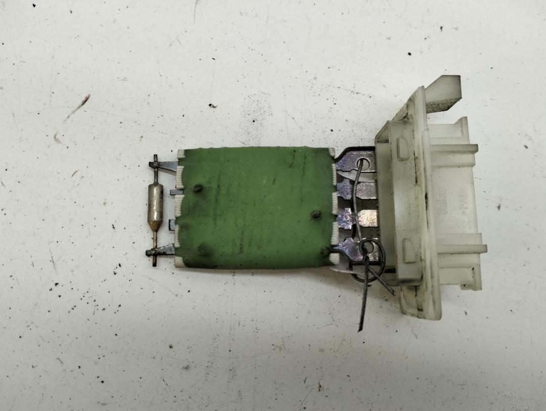 сопротивление печки Volkswagen Passat B6 2005, 2.0 л., бензин, МКПП, синий, универсал, VALEO