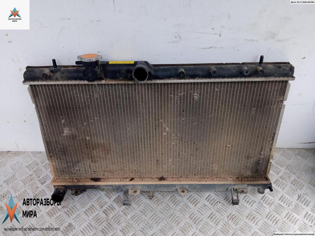 радиатор охлаждения Subaru Legacy 3 поколение 2001, 2.0 л., бензин, МКПП, зелёный, универсал, 45111AE011 - фото №1