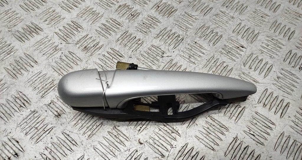 ручка наружная передняя правая BMW 3 E46 2004, 2.2 л., бензин, МКПП, серый, универсал