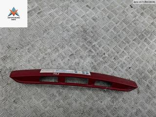 накладка подсветки номера Mazda 6 GG [рестайлинг] 2005, 2.0 л., бензин, МКПП, красный, хетчбэк 5 дв., GJ6L50811