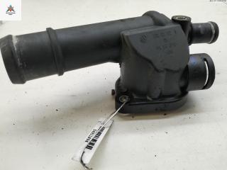 фланец (тройник) системы охлаждения Volkswagen Golf 5 поколение 2009, 1.9 л., дизель, МКПП, синий, универсал, 03G121132B