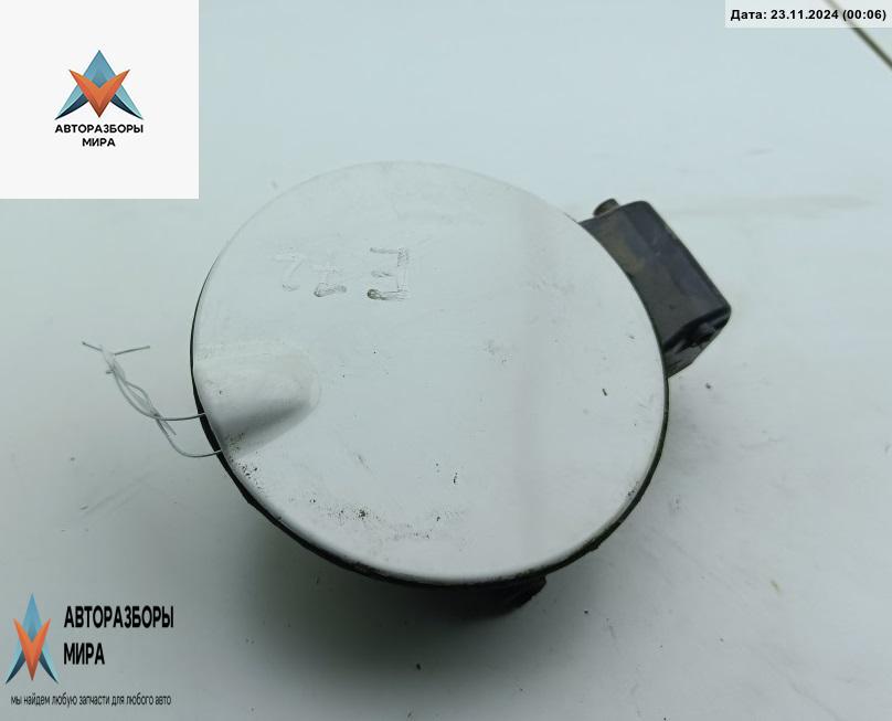 лючок топливного бака Skoda Roomster 1 поколение 2007, 1.4 л., дизель, МКПП, серый, фургон - фото №1