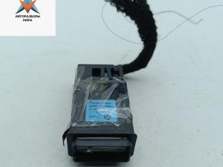 кнопка аварийной сигнализации Volkswagen Passat B5 [рестайлинг] 2004, 1.9 л., дизель, МКПП, синий, универсал