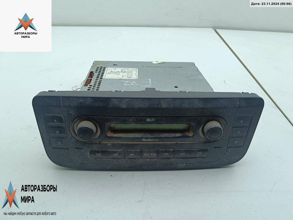 магнитола Skoda Roomster 1 поколение 2007, 1.4 л., дизель, МКПП, серый, фургон - фото №1