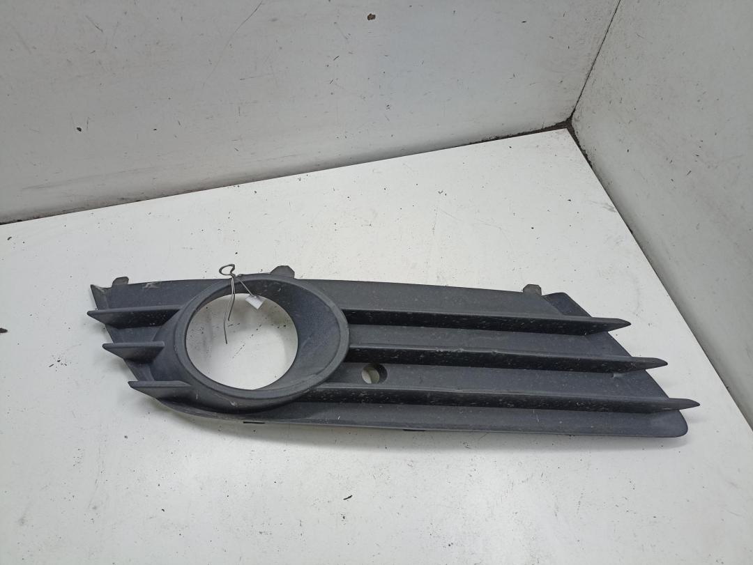 рамка фары противотуманной правой Opel Astra H 2005, 1.8 л., бензин, МКПП, серый, хетчбэк 5 дв., 13126026
