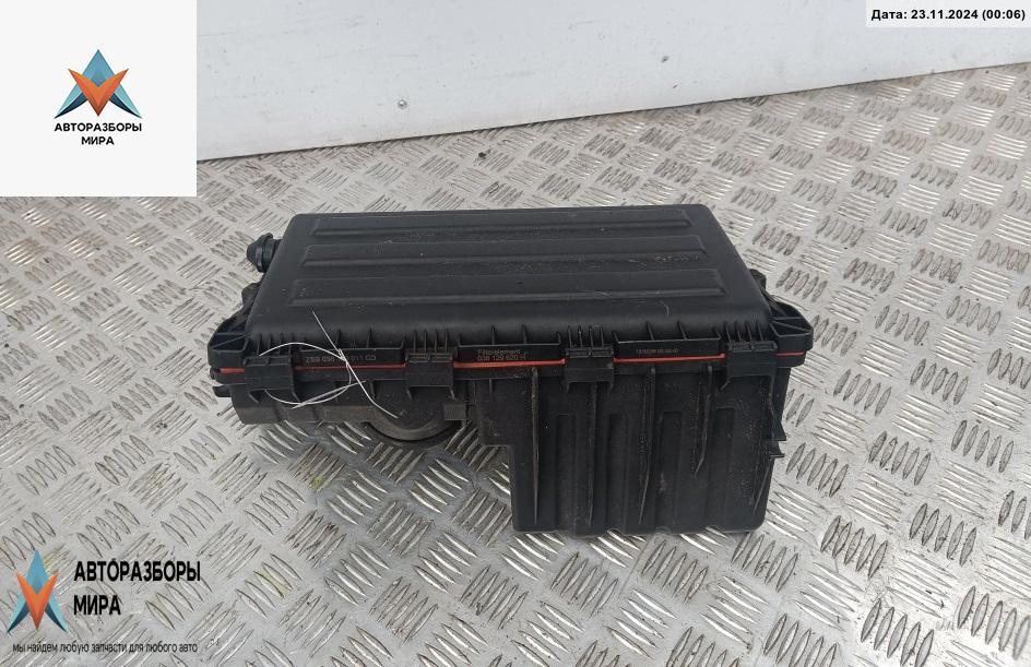 корпус воздушного фильтра Skoda Roomster 1 поколение 2009, 1.4 л., бензин, МКПП, серый, фургон, 036129611CD - фото №1