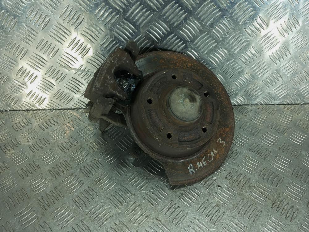 кулак задний левый Renault Megane 3 поколение 2010, цвет - фото №1