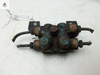 распределитель тормозной силы Mitsubishi Carisma 1 поколение 1997, 1.6 л., бензин, МКПП, серый, хетчбэк 5 дв.