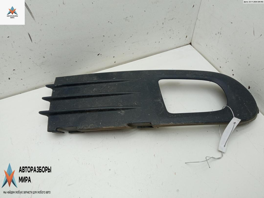 заглушка (решетка) в бампер Volvo S40 2 поколение 2006, 2.5 л., бензин, МКПП, серый, универсал, 30655885 - фото №1