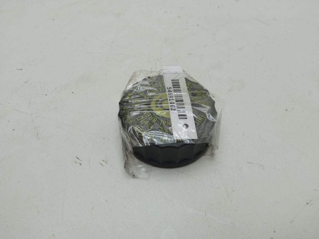 Крышка бачка тормозной жидкости Volvo V70 2004, 2.4 л., дизель, МКПП, серый, универсал