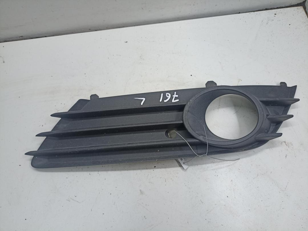 рамка фары противотуманной левой Opel Astra H 2004, 1.8 л., бензин, МКПП, серый, универсал, 13126025