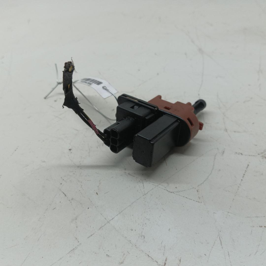 Датчик (включатель) стоп-сигнала Ford Fiesta 2003, 1.3 л., бензин, МКПП, серый, хетчбэк 3 дв., 2S6T7C534AA