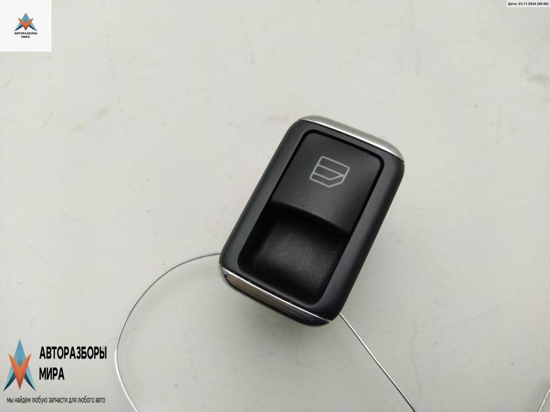 кнопка стеклоподъемника переднего правого Mercedes-Benz C-Класс W204/S204 2009, 2.2 л., дизель, АКПП, серый, универсал, 2048707358 - фото №1