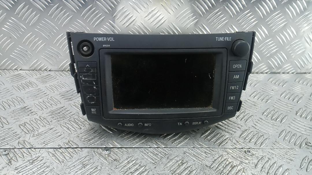 магнитола Toyota RAV4 3 поколение (XA30) 2007, 2.2 л., D-CAT, дизель, МКПП, внедорожник 5 дв. - фото №1